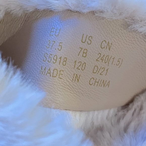 STUART WEITZMAN Roza Lift Chill Faux Fur Platform Slides - Women’s Size 37.5 EU - Picture 7 of 10